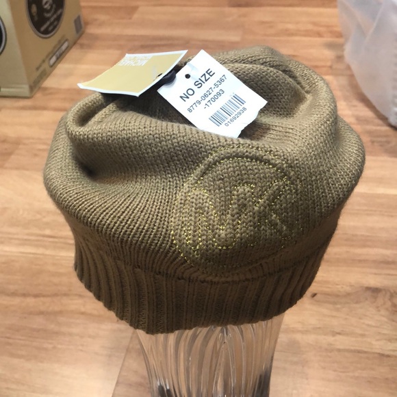 Hat - Picture 5 of 6